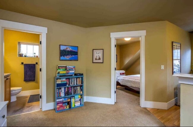 Photo - 964 SW Hill St Unidad #2