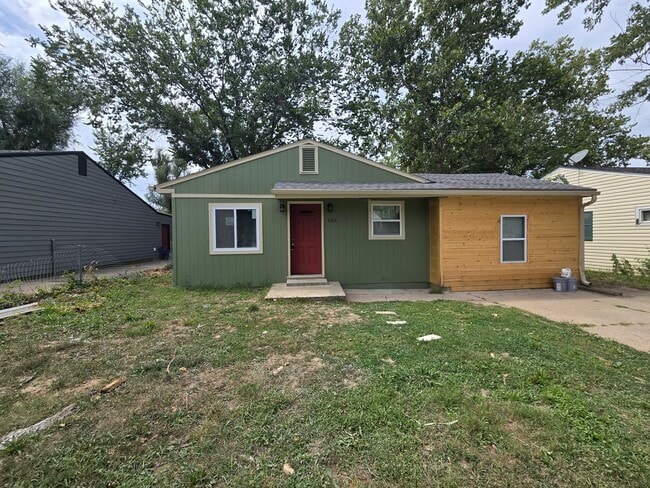 Building Photo - Charming 4 bed 1.5 bath Rental