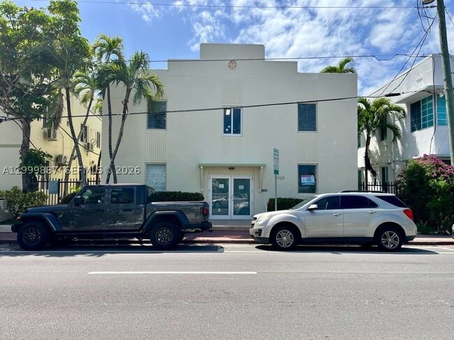 Building Photo - 7928 Harding Ave Unit 3