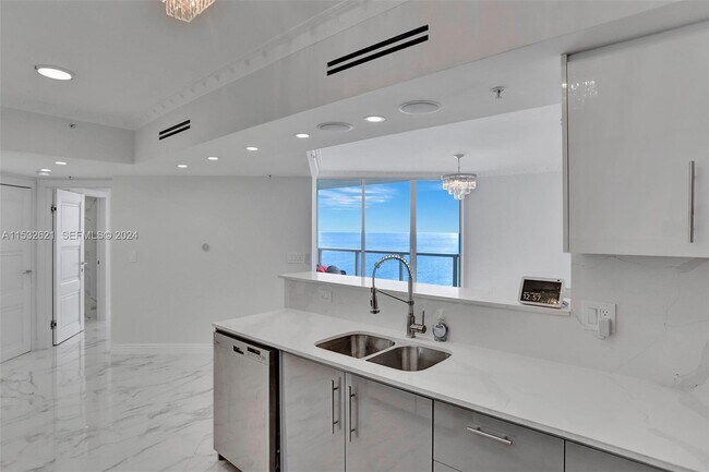 Building Photo - 16699 Collins Ave Unit 2209