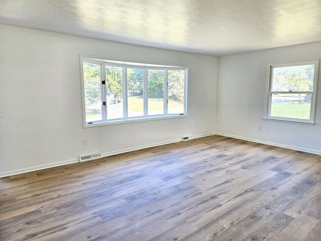 Photo - 1204 Applecroft Ave
