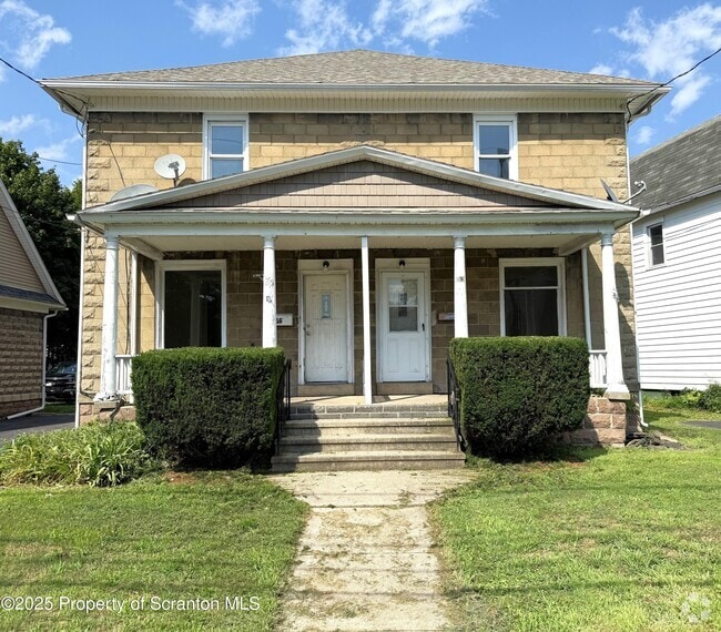 Building Photo - 85 Tripp St Rental