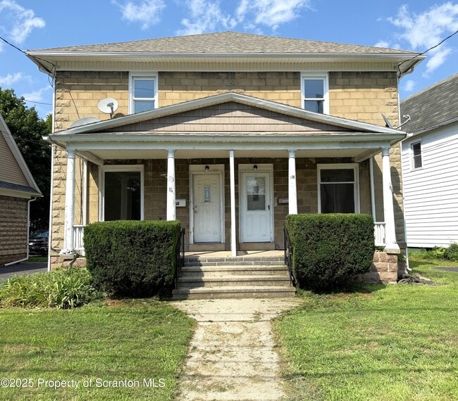 Building Photo - 85 Tripp St Rental