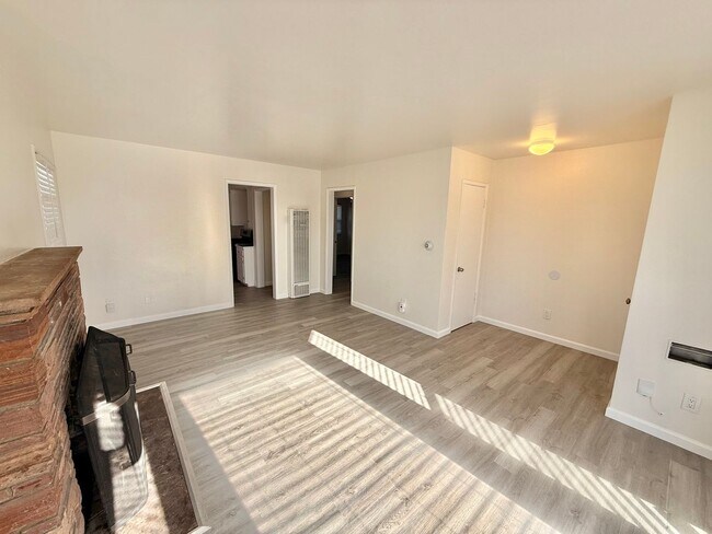 Photo - 5302 Churchward St Unidad 5304 1/2