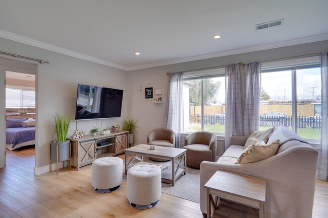 Building Photo - 893 Olivina Ave Unit ID1305125P