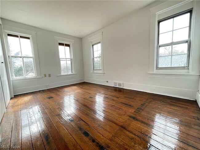 386.5 Silver St Unit UP
