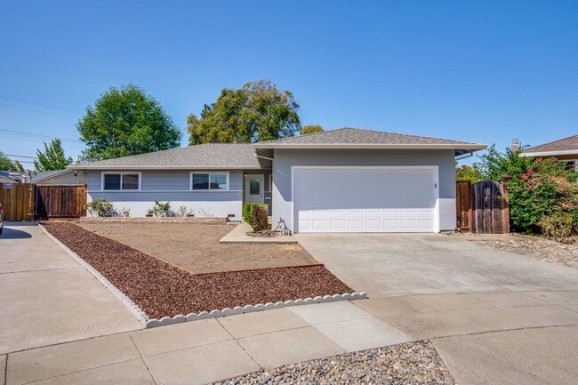 Beautiful Birdland Home on Quiet Cul-de-Sa... - Beautiful Birdland Home on Quiet Cul-de-Sa...