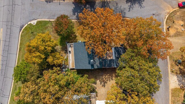 Photo - 102 Windwood Ln