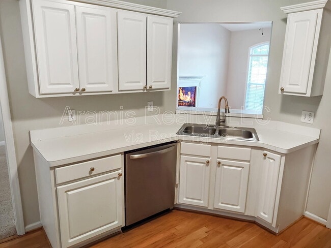 Photo - 697 Bostonian Way SW