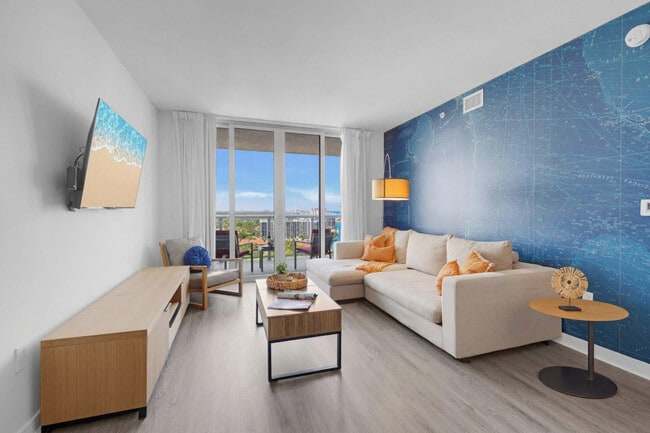 Building Photo - 2602 E Hallandale Beach Blvd