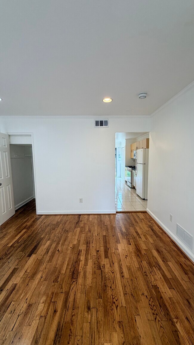 1735 Gales Pl NE Unit 1