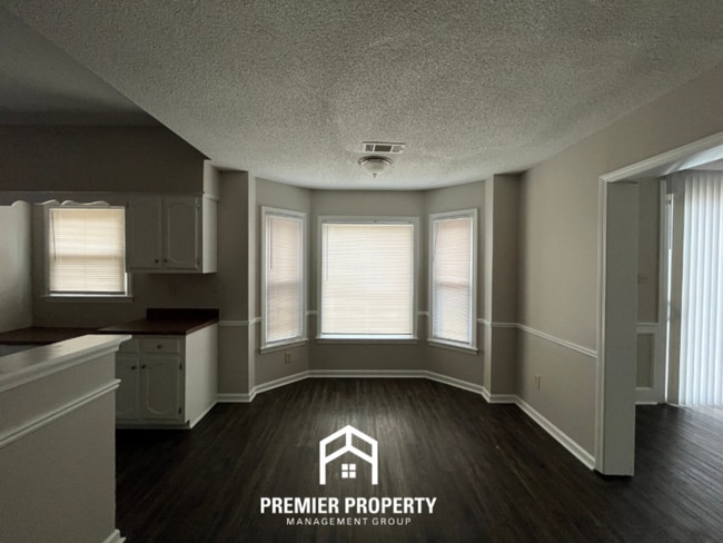 Photo - 8555 Buckhurst Rd