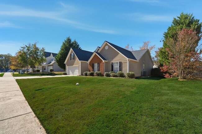 Photo - Ranch home with 4 bedrooms and a bonus room.