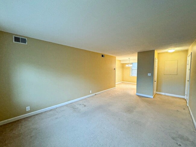 Photo - Charming 1 Bed 1 Bath Condo In Amenity-filled Fairlington Villages - Water Included