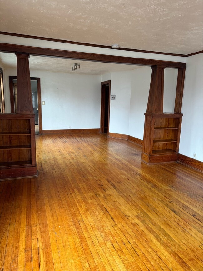 Photo - 1401 Mather Ave