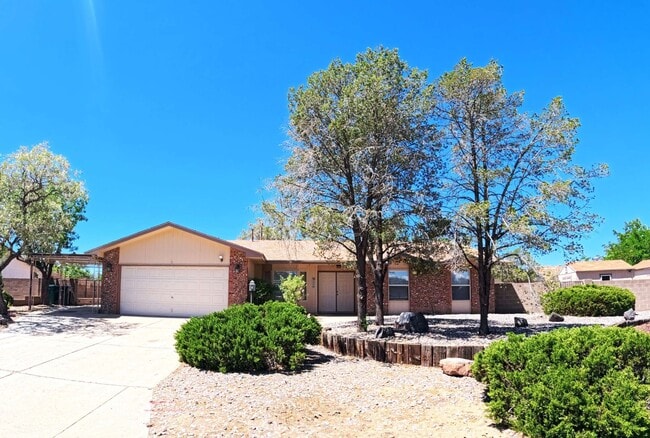 Building Photo - 2550 Rosswood Dr SE