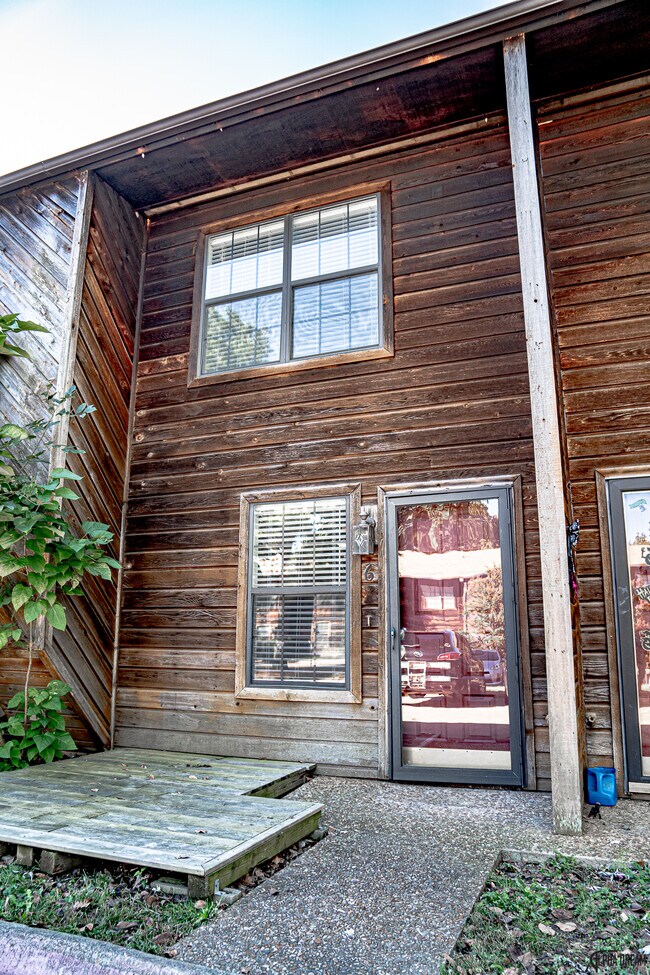 Photo - 1370 Oakland Ave