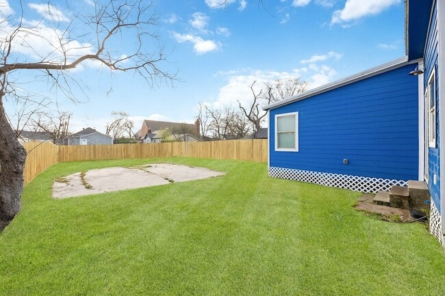 Photo - 2214 Stevens St