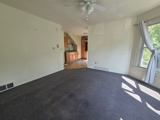 Photo - 922 Liberty St Unit APT 3