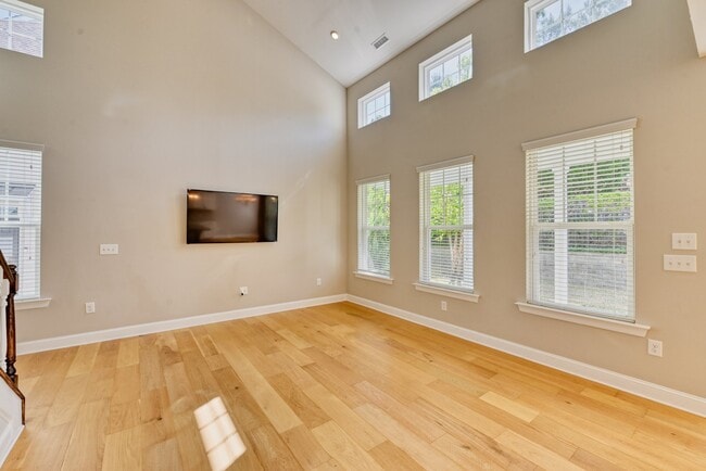 Photo - 335 Acorn Hollow Pl