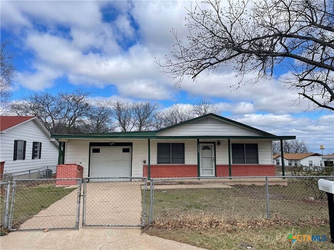 Building Photo - 1005 Phil Ave