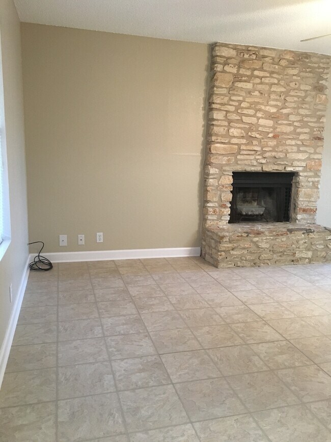 Photo - 412 Parkhill Cv