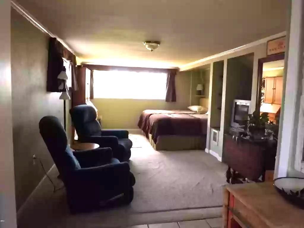 Photo - 513 NW Brook St