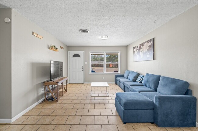 Photo - Charming 3/2/1 with Large Backyard