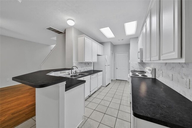 Photo - 230 W Stedhill Loop