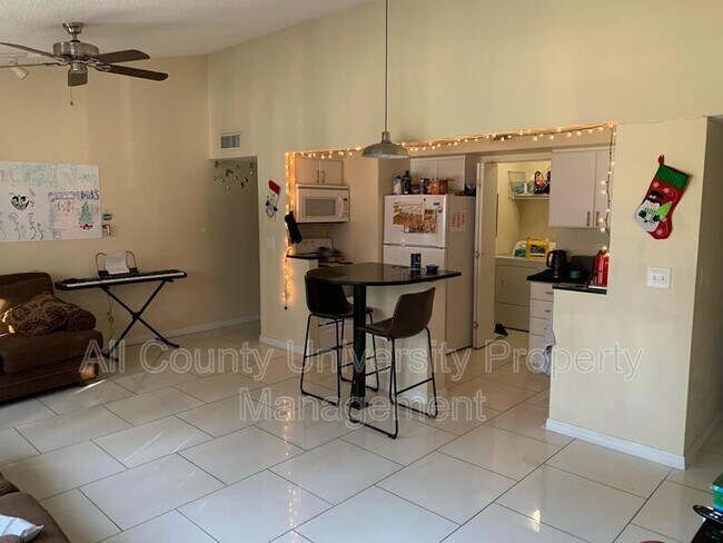 Photo - 2601 SW Archer Rd Unit A304