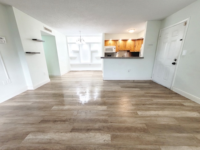 Photo - 18815 NW 62nd Ave Unidad 111-10