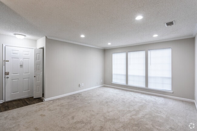 2BR, 2BA - 994 SF