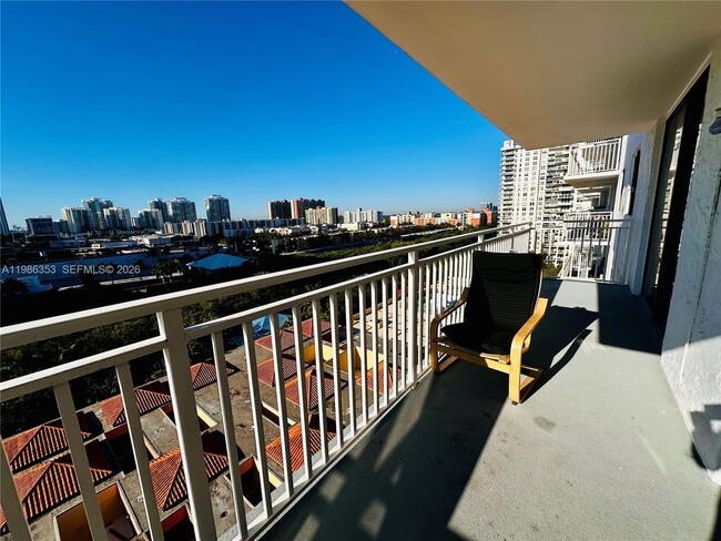 Photo - 210 174th St Unidad 1104