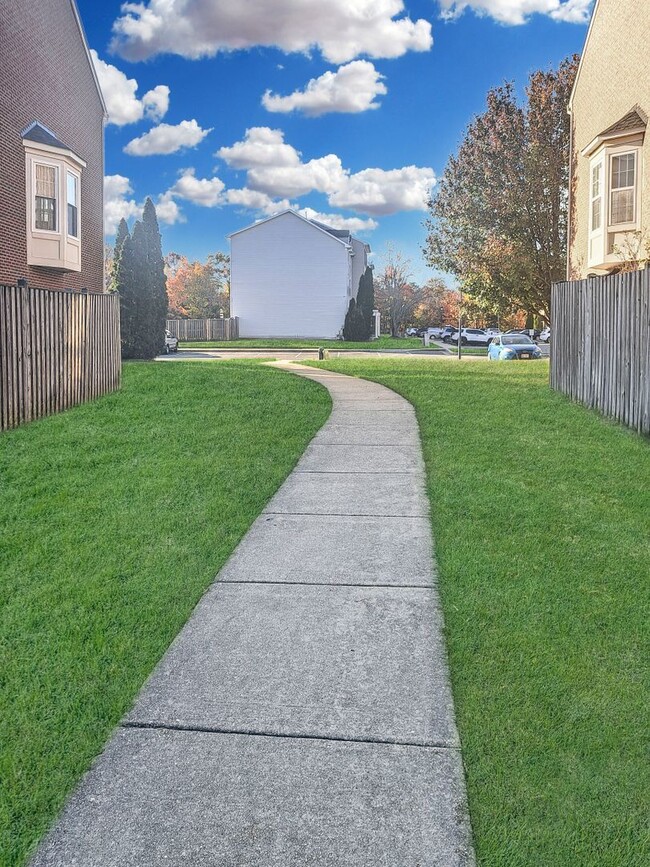 Photo - 3074 Esser Pl