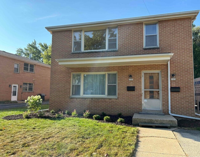 Photo - 1121 Summit Ave