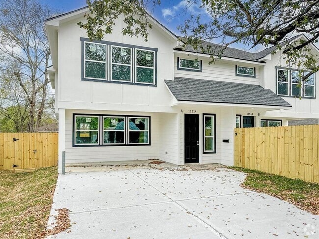 Building Photo - 11514 Courtshire Dr Unit A Rental