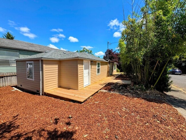 25 E 32nd Ave