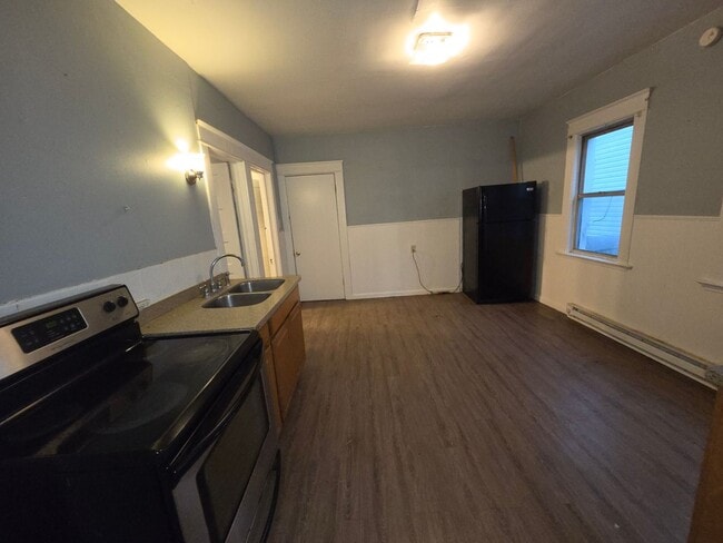 Photo - 1210 E 10th St