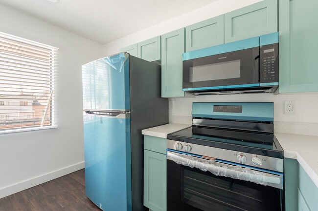 Photo - 377 N 4th Ave