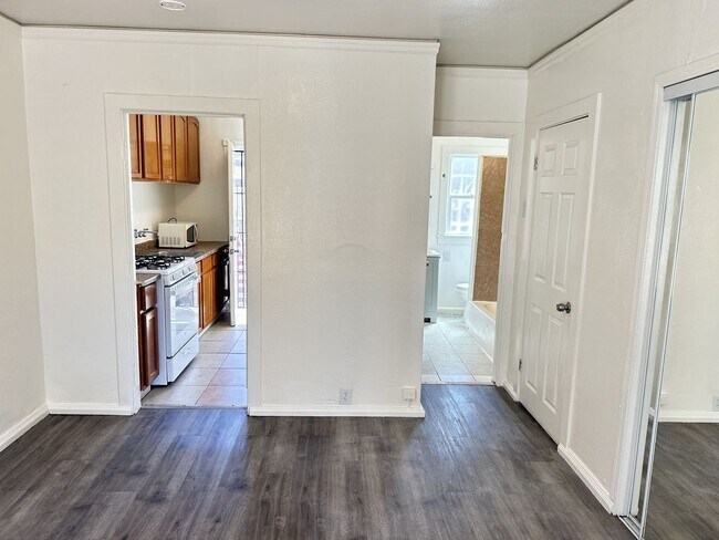 Building Photo - 2648 Unit B Rental