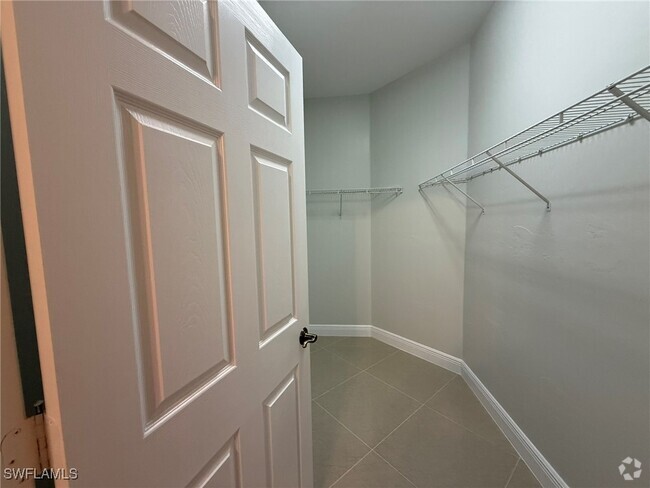 Building Photo - 5600 Chelsey Ln Unit 202 Rental