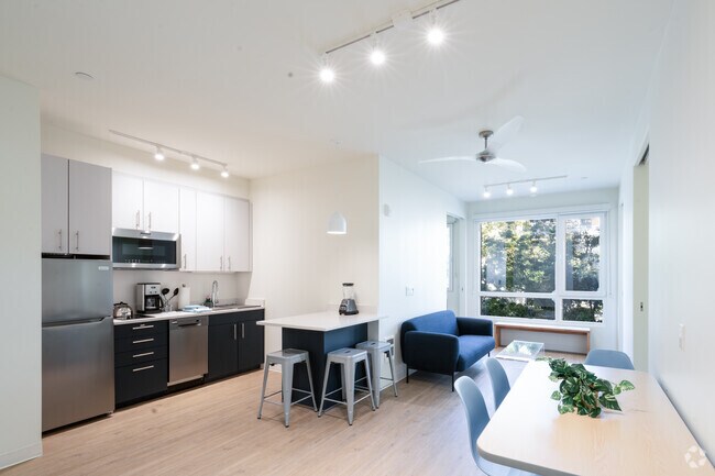 5BD, 1.5BA-915SF - Kitchen