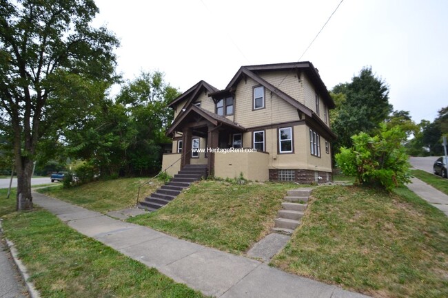 Building Photo - Large 3 bed 1 bath home in West Price Hill