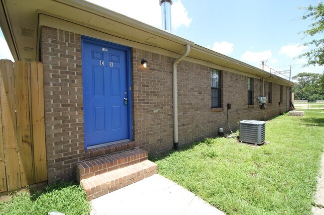 Updated 2BD/2BA Apartment in North Pensaco... - Updated 2BD/2BA Apartment in North Pensaco... Unit C3