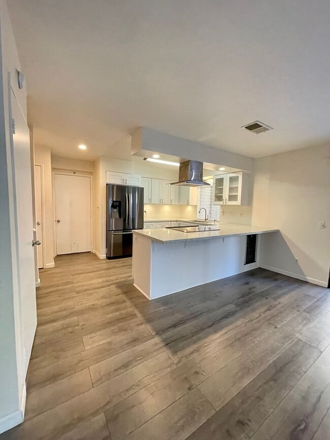 3 Bedroom Condo with Garage in Ch... Townhome Rental in