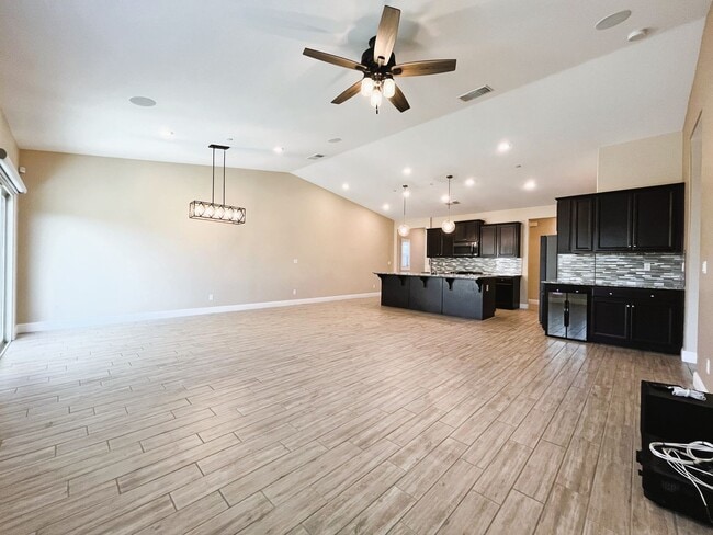 Photo - Stunning Luxury Home for Rent in Shafter