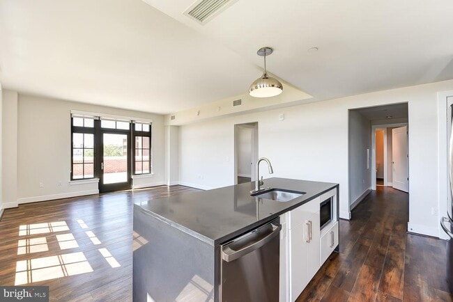 901 H St NE Unit STUDIO