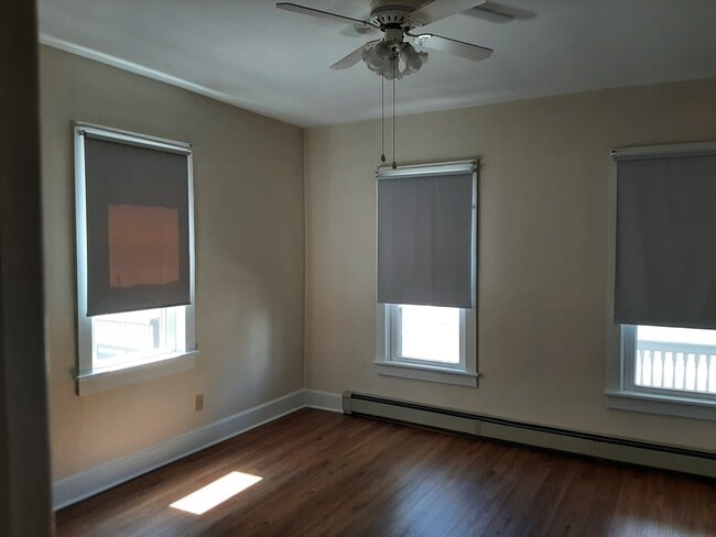 Bedroom - 405 East St Unidad 1F