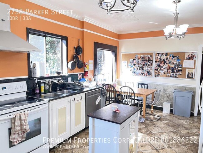 Photo - 2738 Parker St