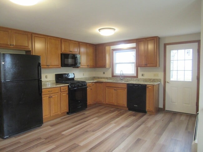 Photo - Dracut Beautifully renovated Townhouse for Rent!